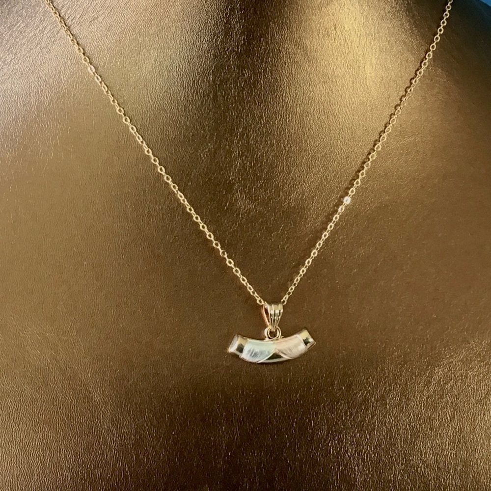 Delicate Gold-plated Tricolor Curved Bar Pendant Necklace - Women's Jewelry